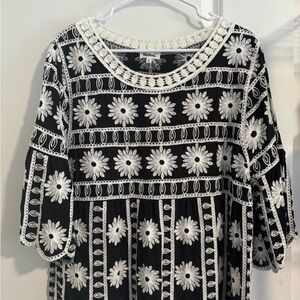 Kindred Black and White Floral Embroidered Babydoll Women's Top Size L